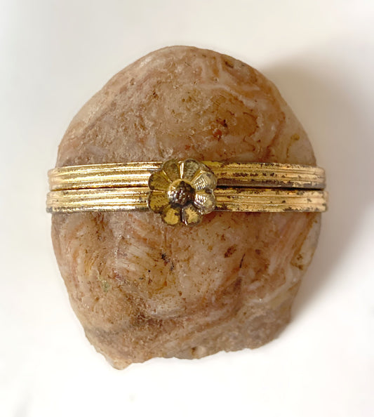 Ecrin ancien boite à bijou géode d'agate rose pâle