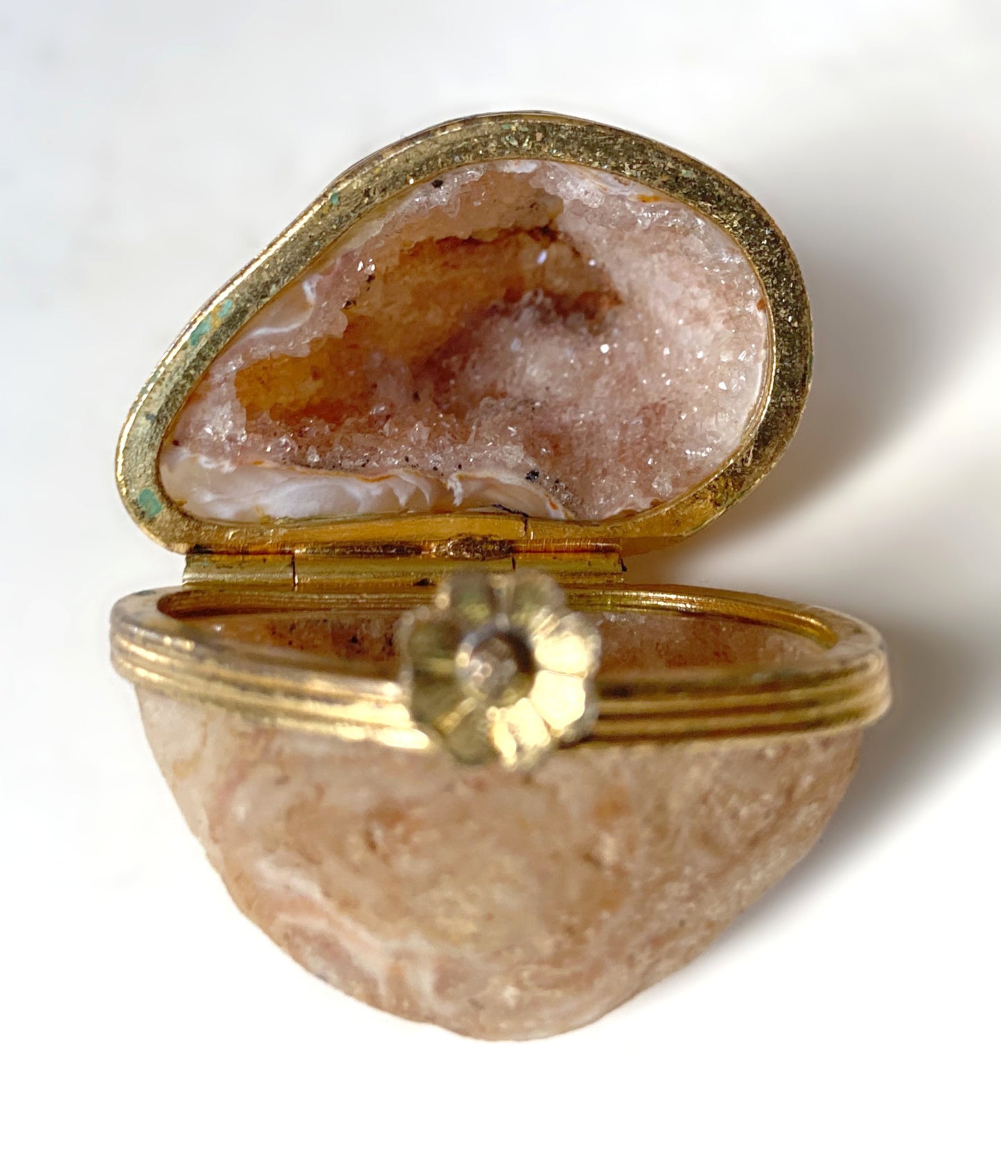 Ecrin ancien boite à bijou géode d'agate rose pâle