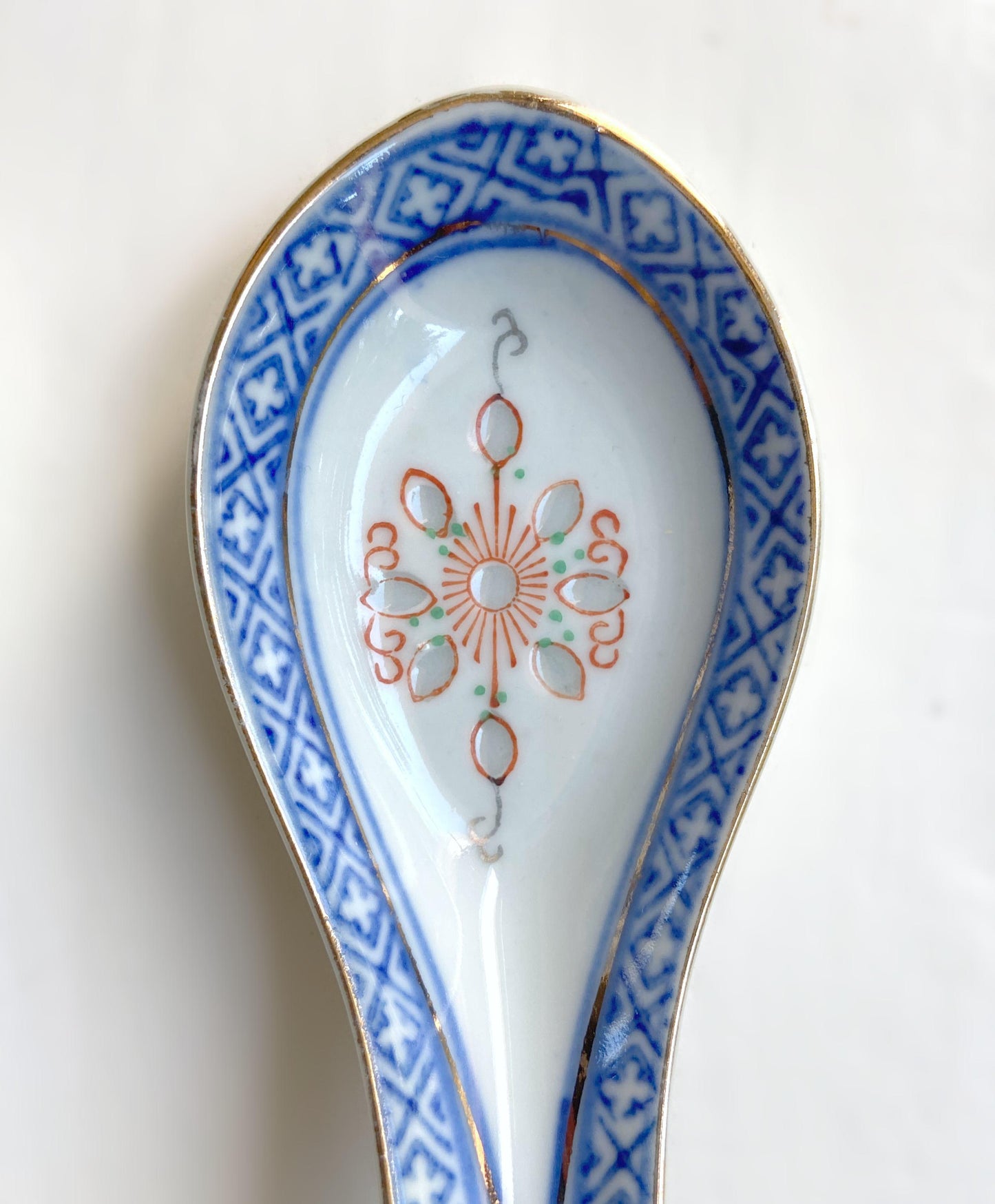 Lot 3 cuillères à soupe asiatiques porcelaine grain de riz bleu rouge doré vintage