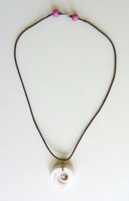 Collier pendentif coeur coquillage Luhuanus