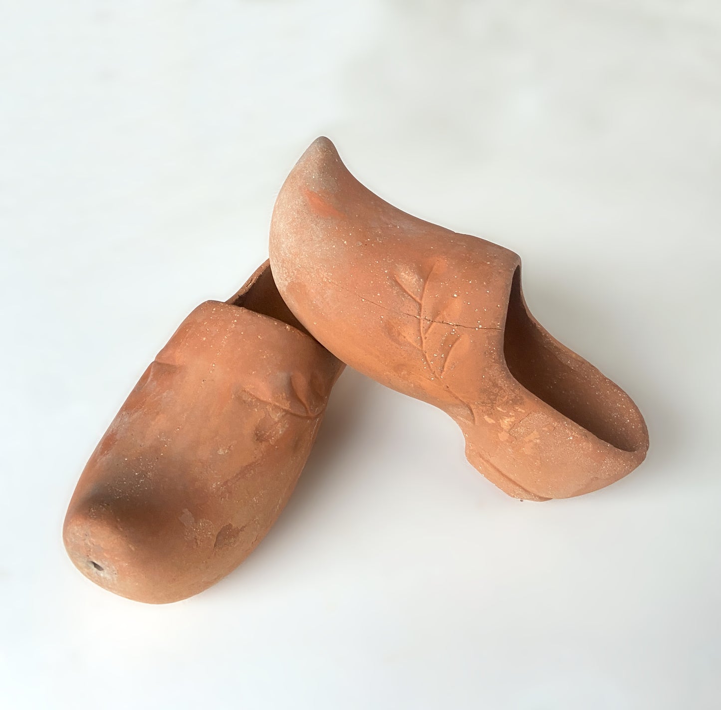 Paire de sabots pots de fleurs en terre cuite à suspendre