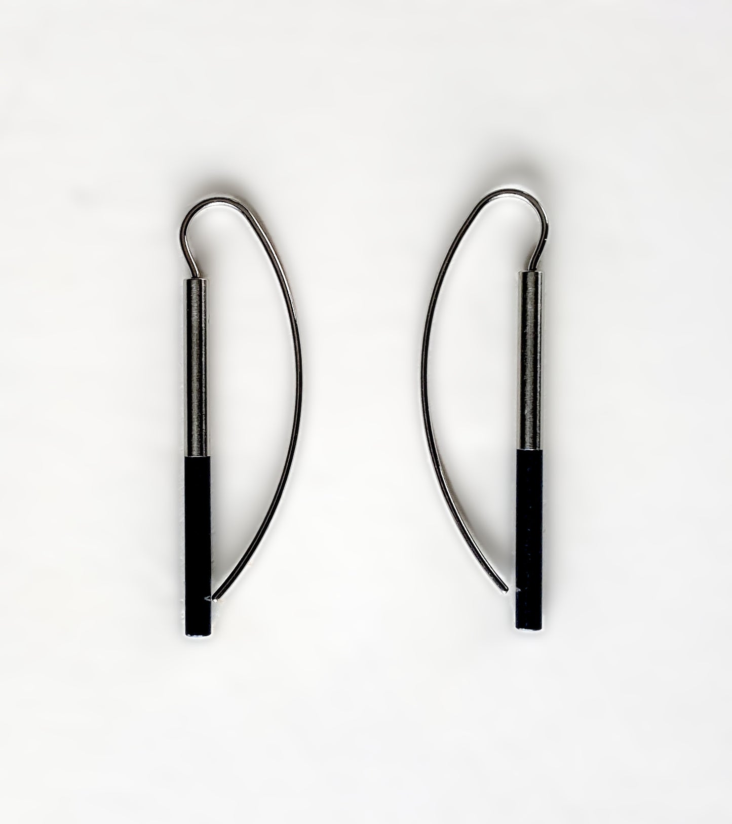 Boucles d'oreilles pendantes design acier inox bleu métallisé