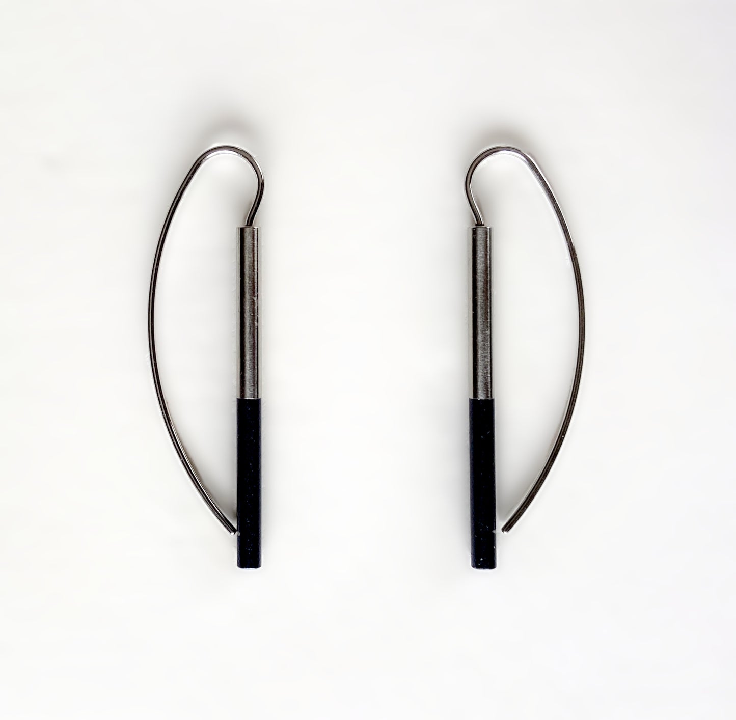 Boucles d'oreilles pendantes design acier inox bleu métallisé